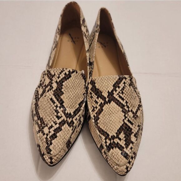 A.NEW.DAY POINTED TOE ANIMAL PRINT DESIGN WOMEN'S SANDAL FLAT - Picture 3 of 16